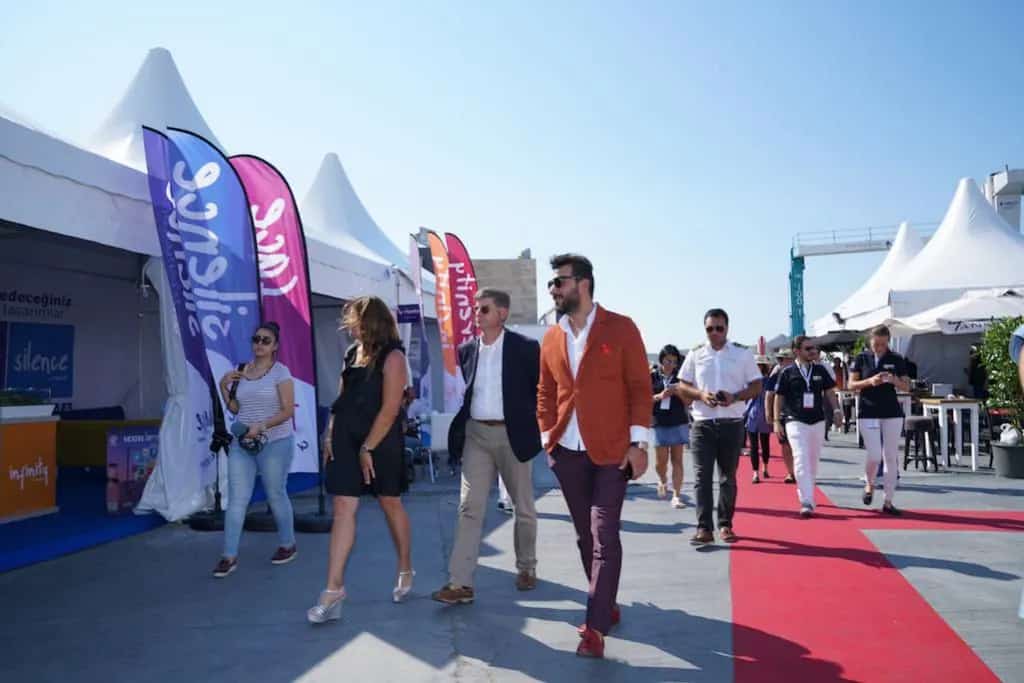 Bodrum rıhtımı boyunca yan yana dizilmiş Pagoda ağırlama birimleri