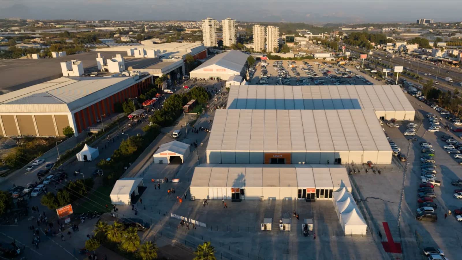 Growtech fuar alanı ve çevresindeki otoparkın havadan görünümü