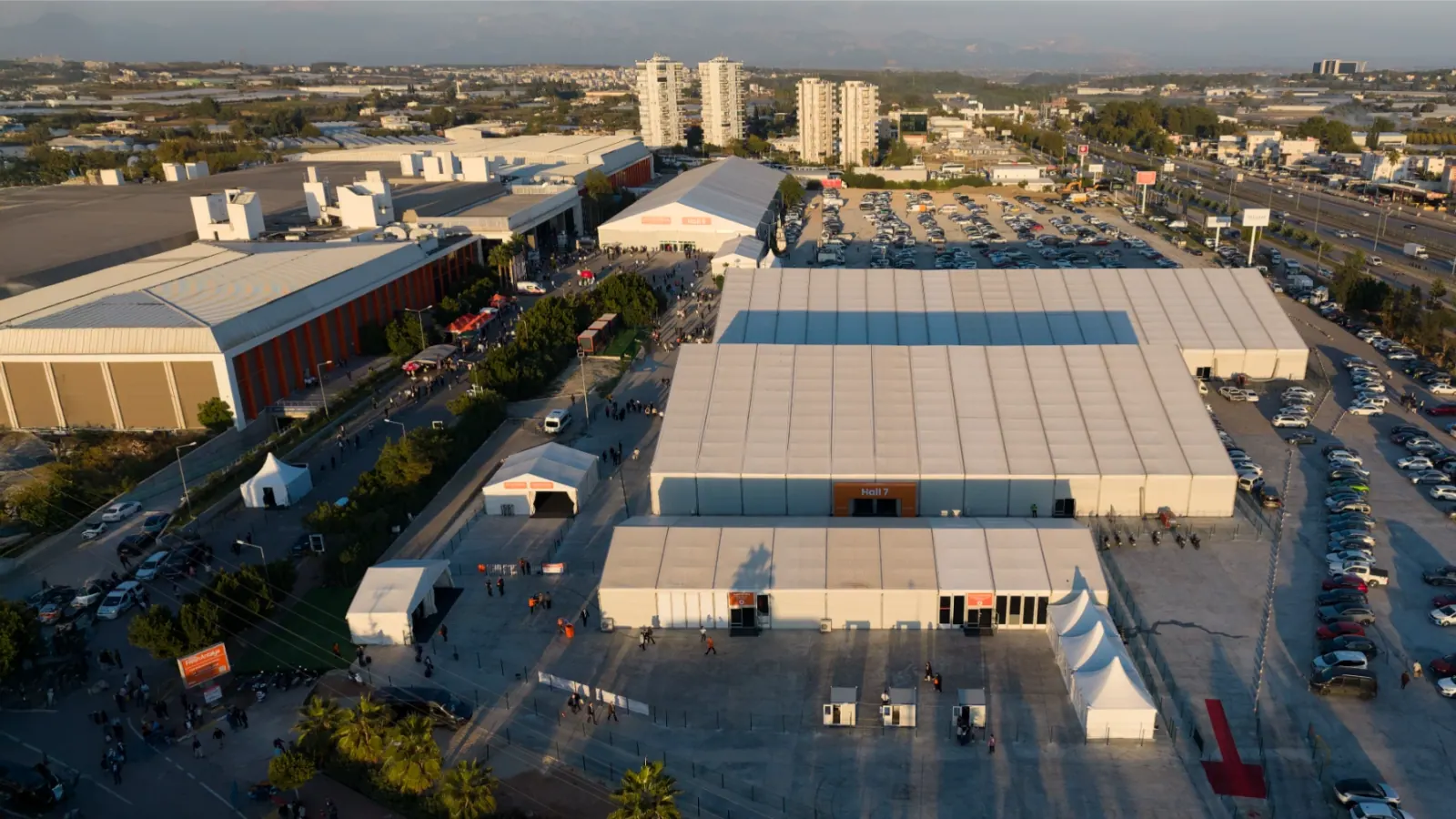 Growtech fuar alanı ve çevresindeki otoparkın havadan görünümü