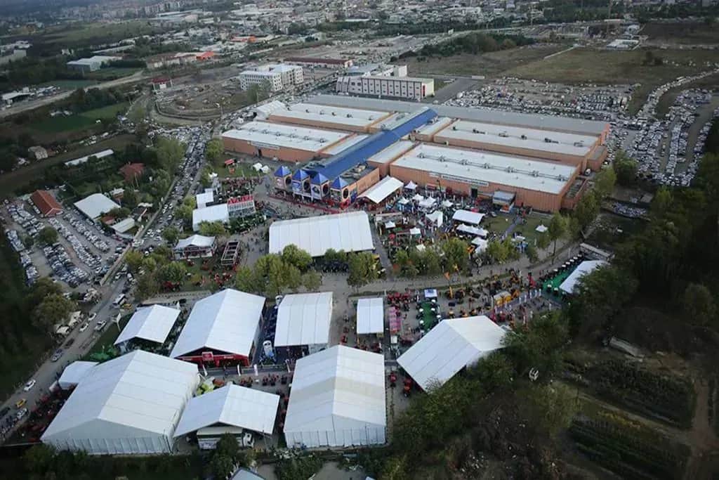 TÜYAP Bursa fuar alanının ve çevresindeki beyaz çadırların havadan görünümü
