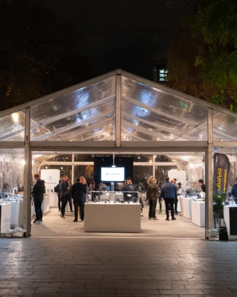 u6848942153_Product_launch_stand_tent_with_transparent_facade_a6ea87df-9750-40c1-9623-fcdac40da846_3